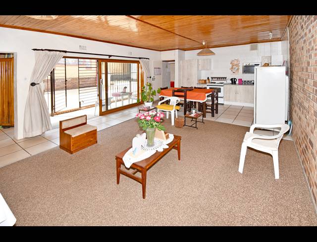 5 BEDROOM HOUSE FOR SALE IN CROSBY